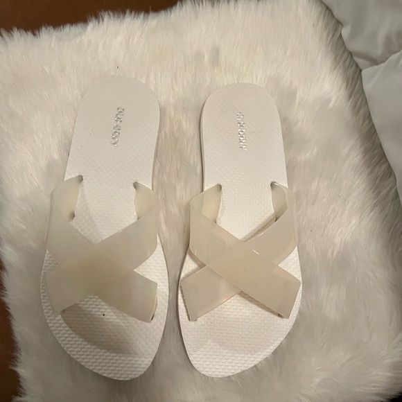 Old Navy Criss Cross Flip Flops Size 7 - Picture 1 of 5